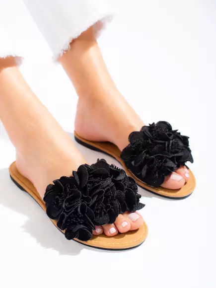 Dámské černé pantofle s květy