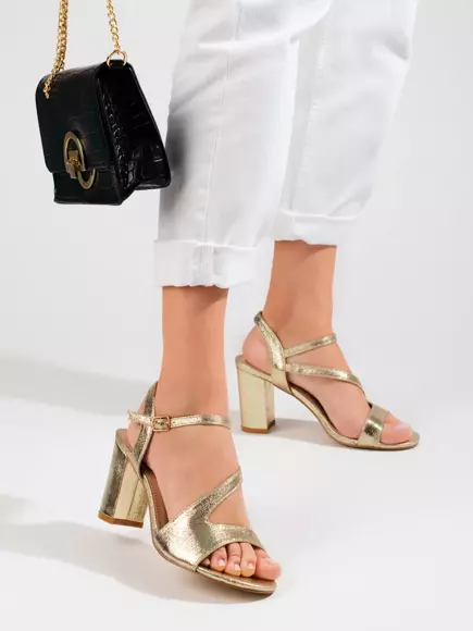 Elegantní dámské sandály na sloupku  zlaté