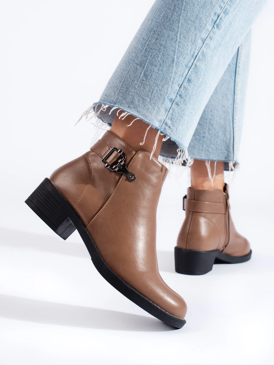 Klasické hnědé kotníkové dámské boty 