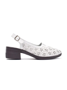 Bílé ažurové sandály na nízkém podpatku