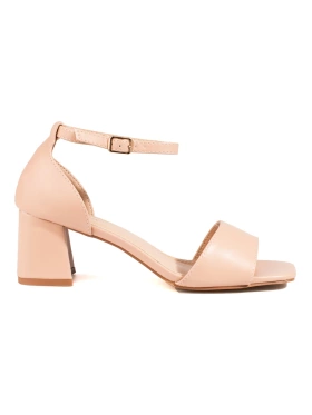 Klasické béžové sandály na nízkém podpatku