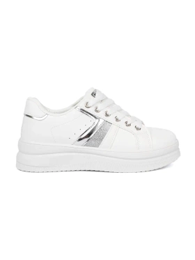 Bílé sneakersy s metalickým stříbrným prvkem
