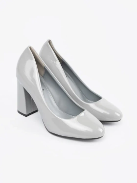 Světle šedé lakované lodičky