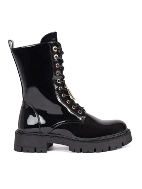 Černé lakované kotníkové boty šněrovací workery na platformě s ozdobou