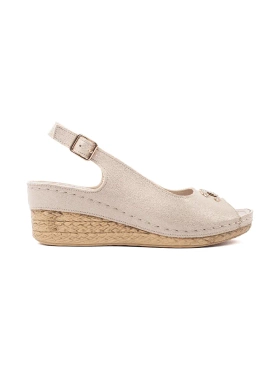 Světle béžové sandály na klínku s přezkou