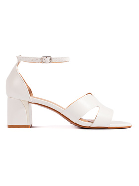 Bílé dámské sandály na podpatku