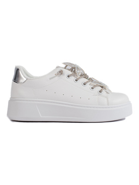 Bílé sportovní boty s motýlky