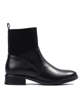 Nazouvací kotníkové boty na plochém podpatku