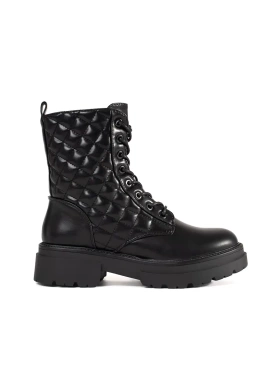 Černé prošívané workery na platformě